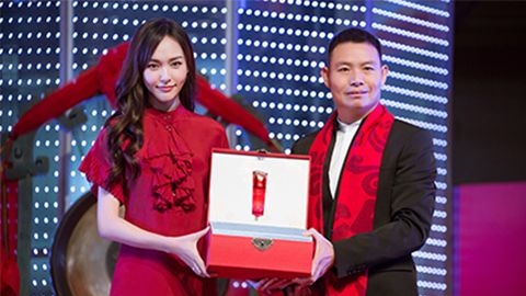 中国美正当红，冰球突破A股上市，引领新时代